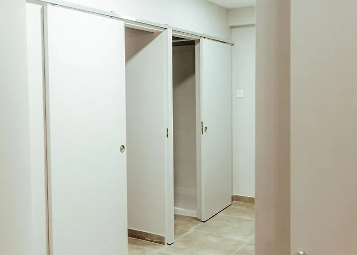 Hostel Arca Nova - *